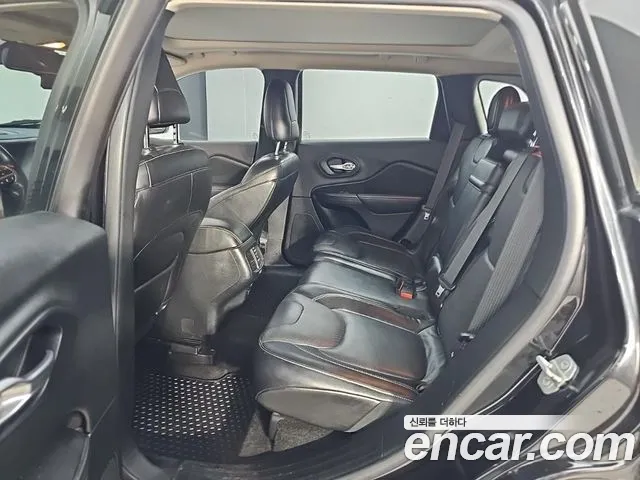 Jeep Cherokee — фото 12