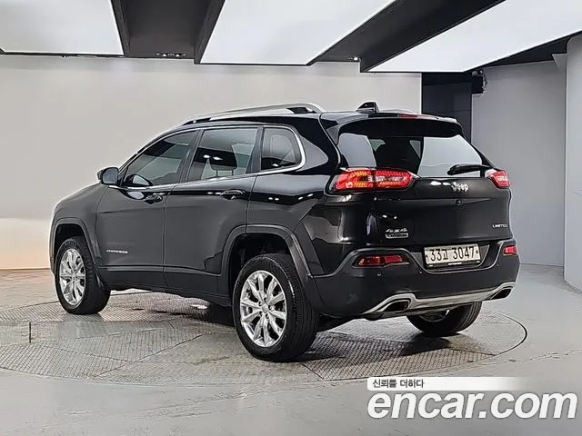 Jeep Cherokee — фото 4