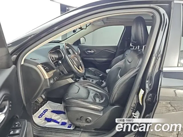 Jeep Cherokee — фото 10