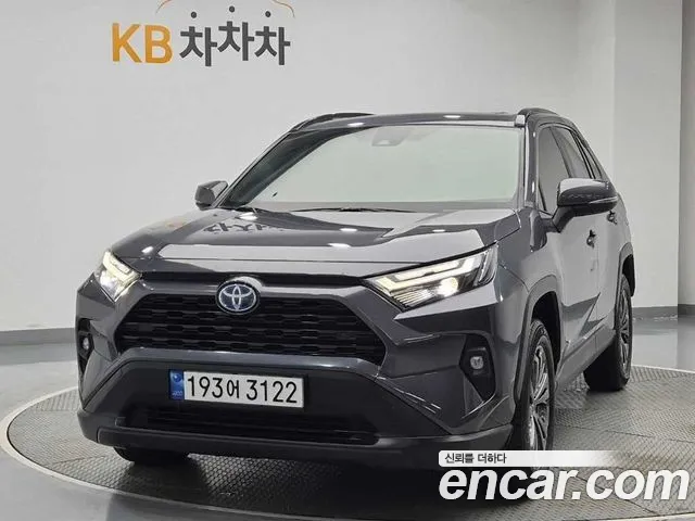 Toyota RAV4 — фото 1