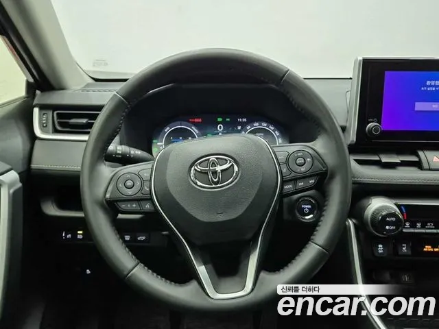 Toyota RAV4 — фото 9