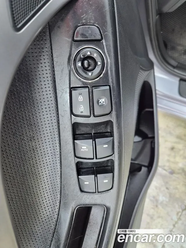 Hyundai Avante — фото 19