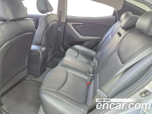 Hyundai Avante — фото 5
