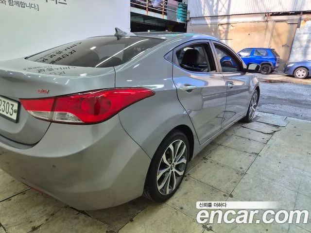 Hyundai Avante — фото 9