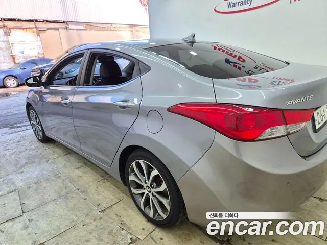 Hyundai Avante — фото 10
