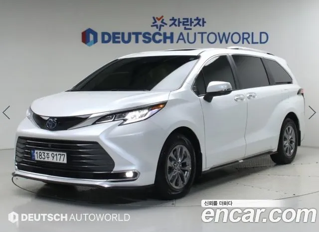 Toyota Sienna — фото 1