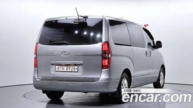 Hyundai Starex — фото 1