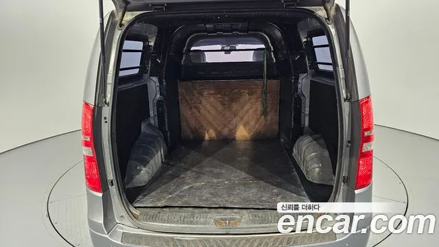 Hyundai Starex — фото 18
