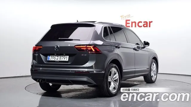 Volkswagen Tiguan — фото 1