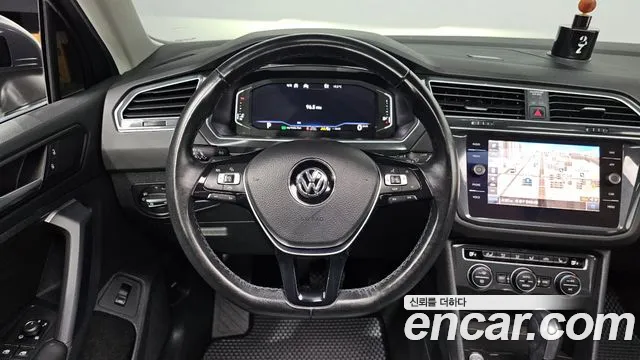 Volkswagen Tiguan — фото 12