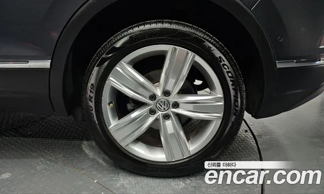 Volkswagen Tiguan — фото 21