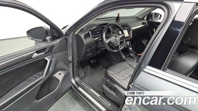 Volkswagen Tiguan — фото 10