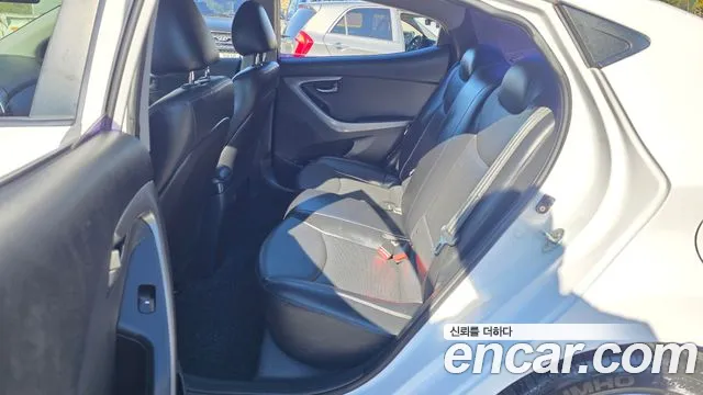 Hyundai Avante — фото 11