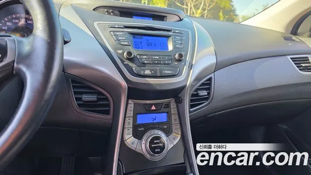 Hyundai Avante — фото 12