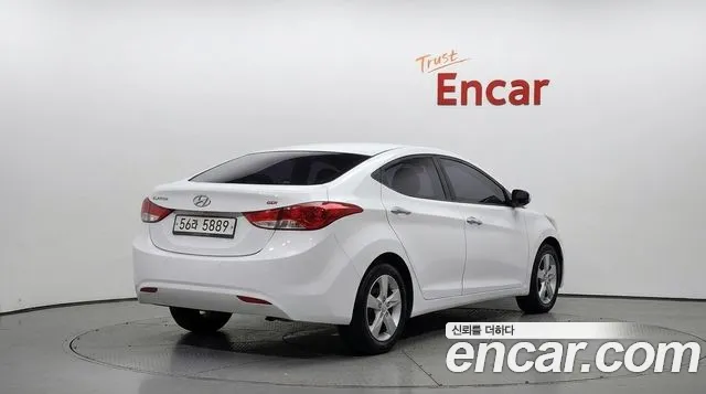 Hyundai Avante — фото 2