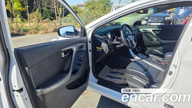 Hyundai Avante — фото 10