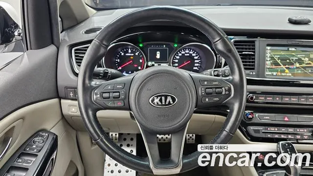Kia Carnival — фото 13