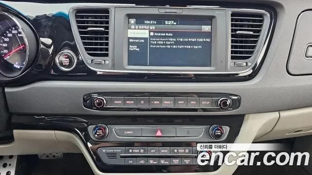 Kia Carnival — фото 14