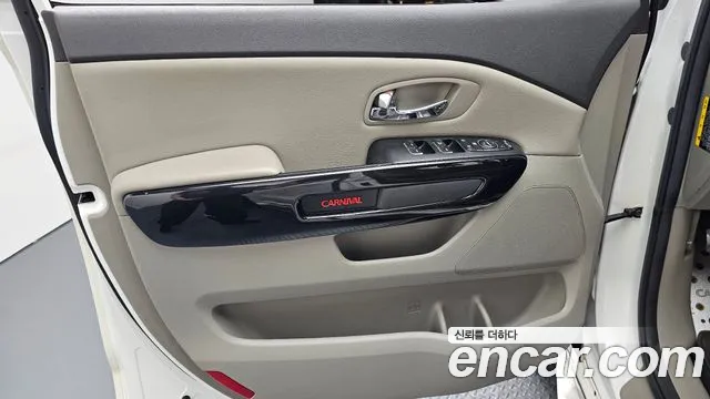 Kia Carnival — фото 24