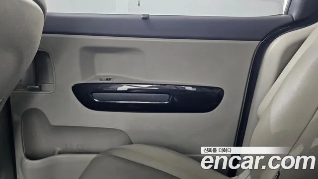 Kia Carnival — фото 25