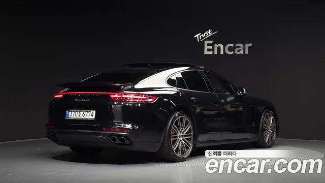 Porsche Panamera — фото 1