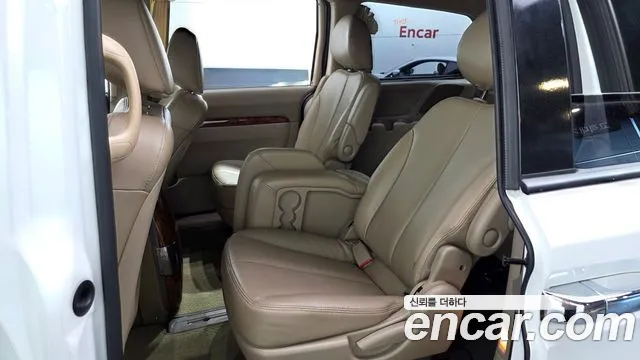 Kia Carnival — фото 12