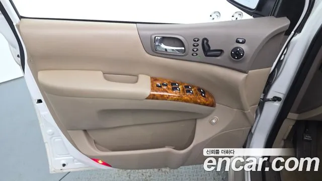 Kia Carnival — фото 24