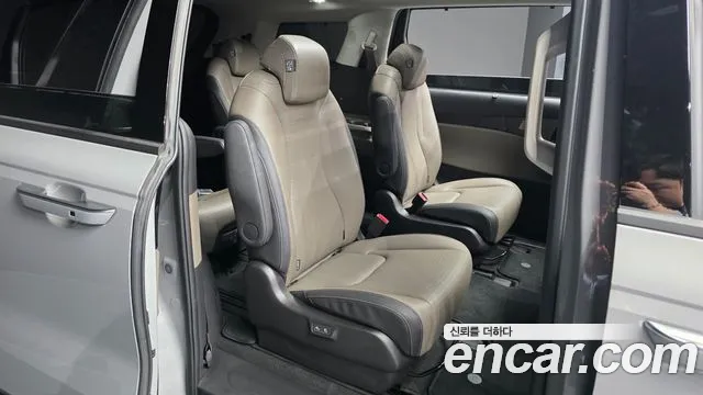 Kia Carnival — фото 11