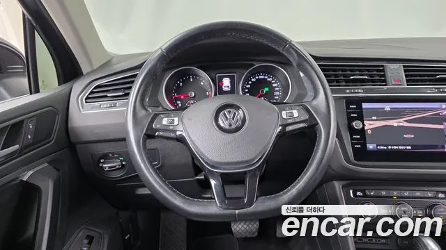 Volkswagen Tiguan — фото 11