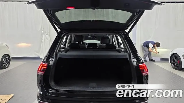 Volkswagen Tiguan — фото 19
