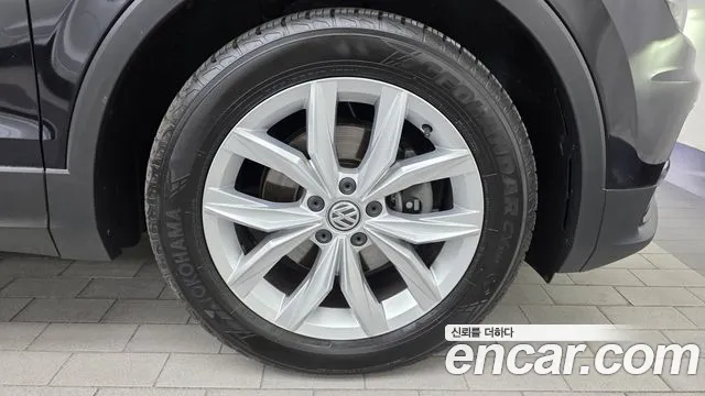 Volkswagen Tiguan — фото 21