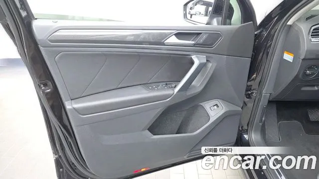 Volkswagen Tiguan — фото 24