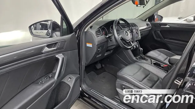 Volkswagen Tiguan — фото 9