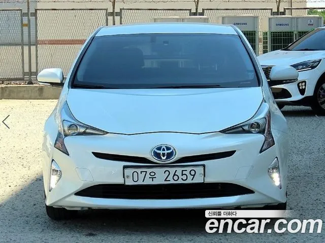 Toyota Prius — фото 1