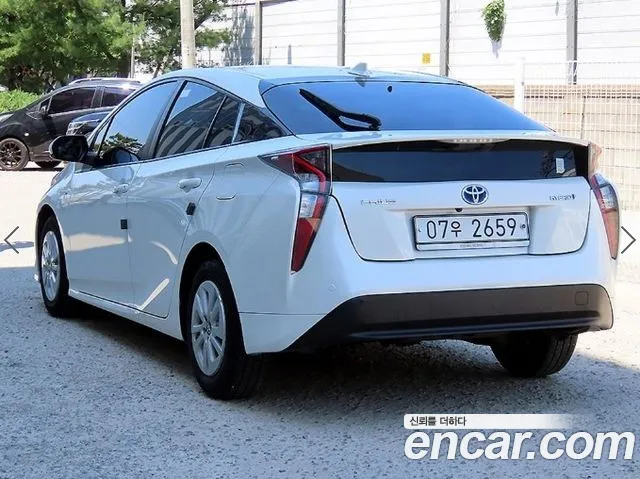 Toyota Prius — фото 3