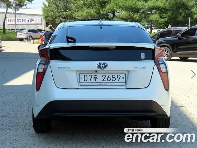 Toyota Prius — фото 4