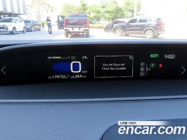 Toyota Prius — фото 9