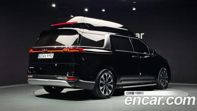 Kia Carnival — фото 1