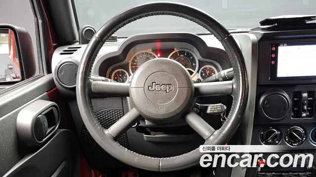 Jeep Wrangler — фото 13