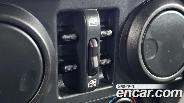 Jeep Wrangler — фото 17