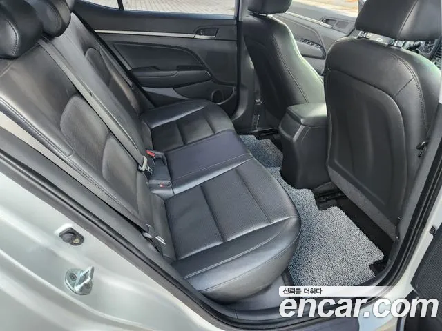 Hyundai Avante — фото 14