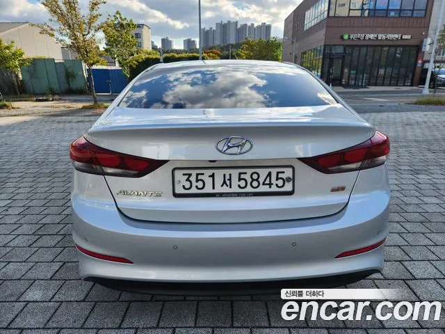 Hyundai Avante — фото 4