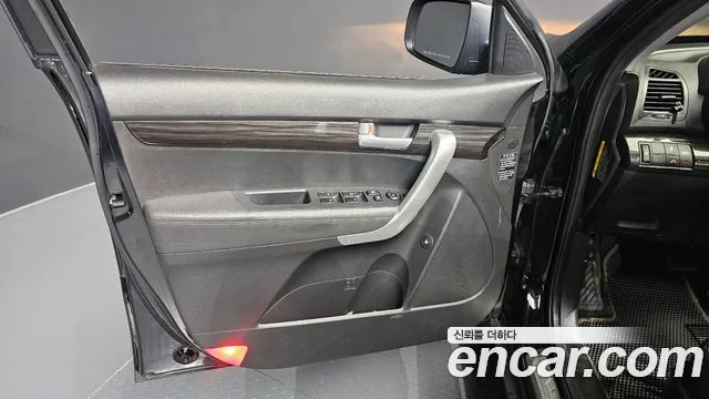 Kia Sorento — фото 24