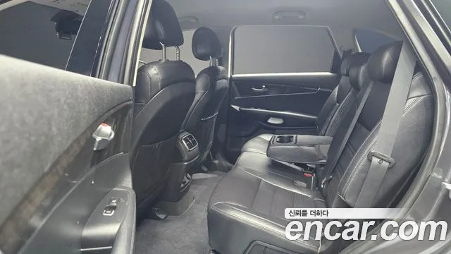 Kia Sorento — фото 12