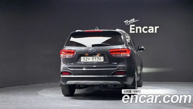 Kia Sorento — фото 4