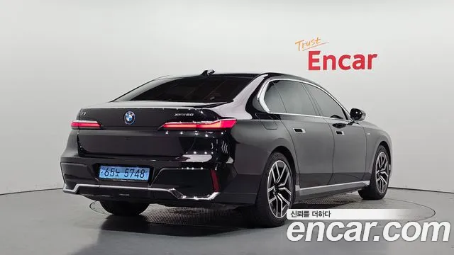 BMW i7 — фото 2