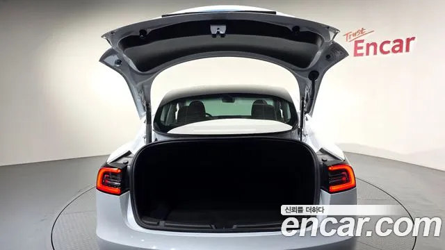 Tesla Model 3 — фото 18