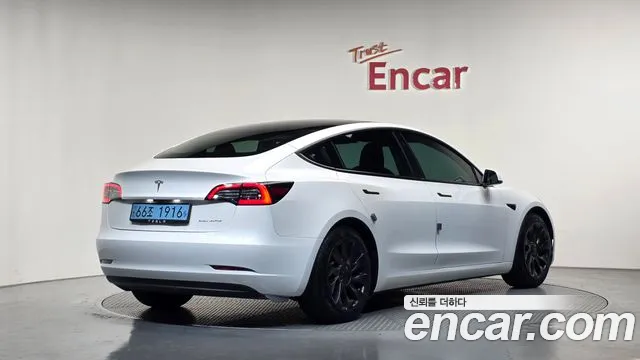 Tesla Model 3 — фото 2