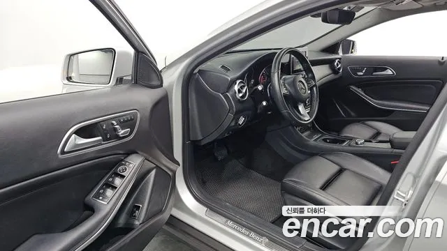 Mercedes-Benz GLA-Class — фото 12