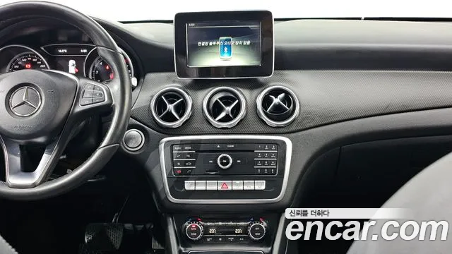 Mercedes-Benz GLA-Class — фото 14